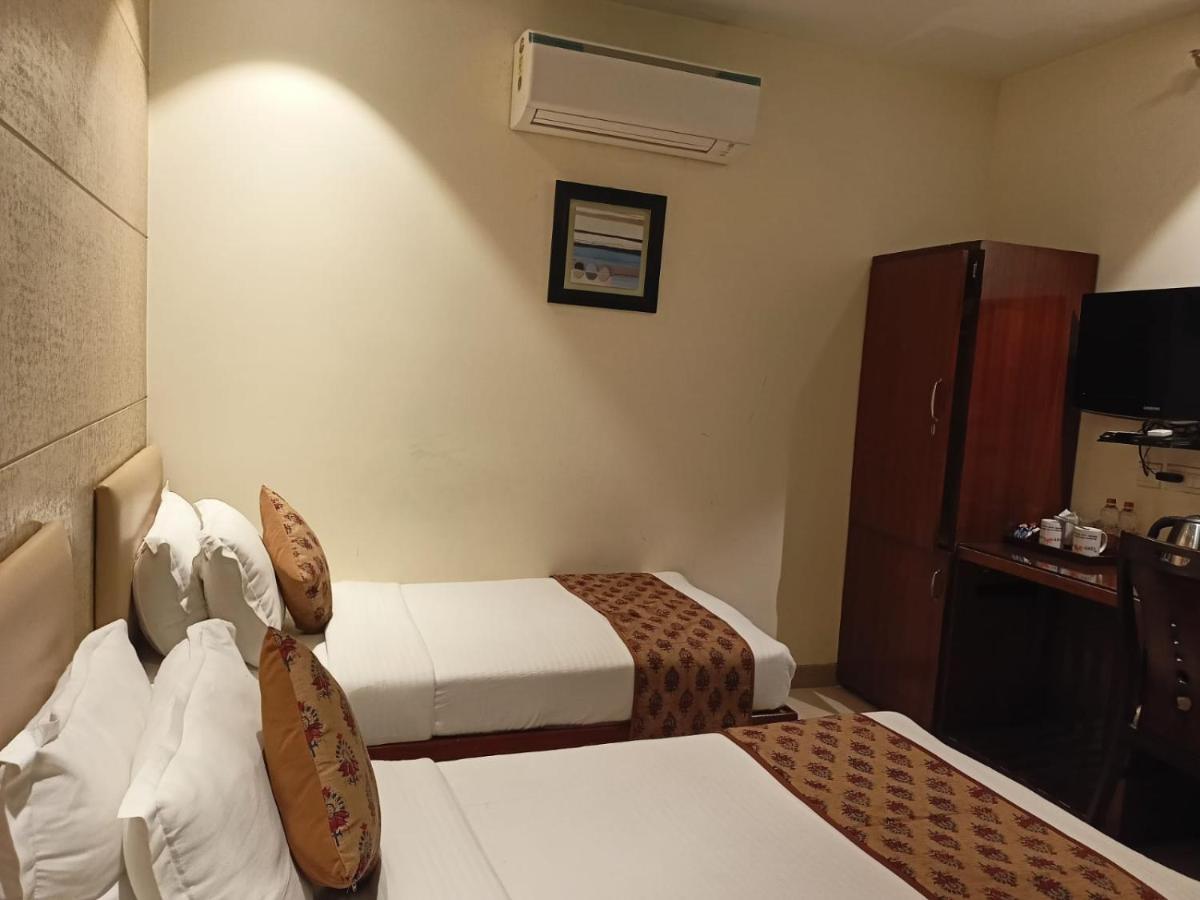 Cosy Grand, Chanakyapuri By The Cosy Hotels Нью-Делі Екстер'єр фото