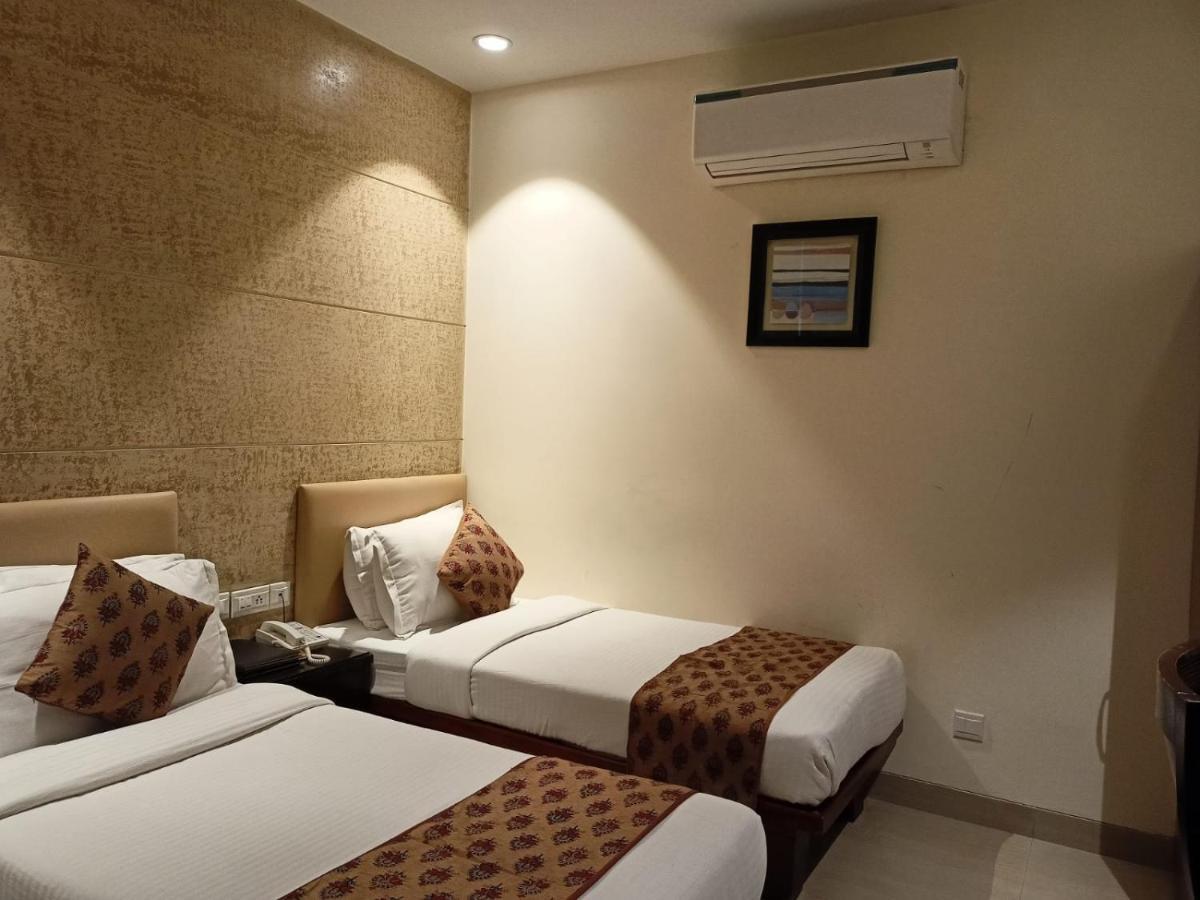Cosy Grand, Chanakyapuri By The Cosy Hotels Нью-Делі Екстер'єр фото