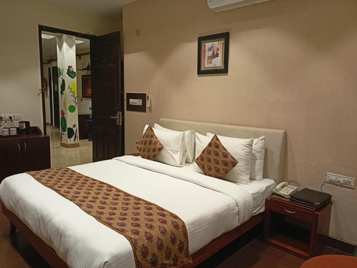Cosy Grand, Chanakyapuri By The Cosy Hotels Нью-Делі Екстер'єр фото