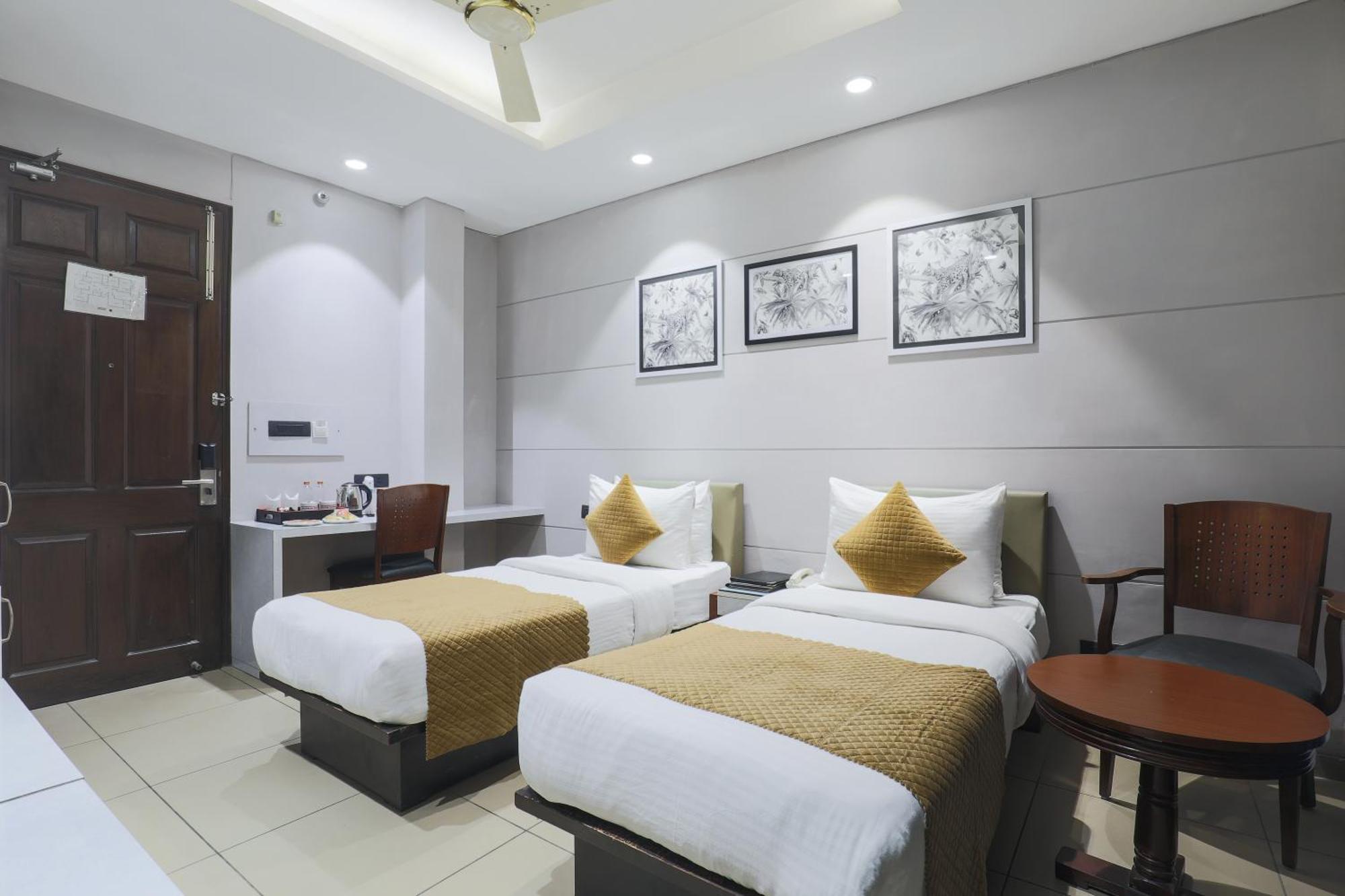 Cosy Grand, Chanakyapuri By The Cosy Hotels Нью-Делі Екстер'єр фото