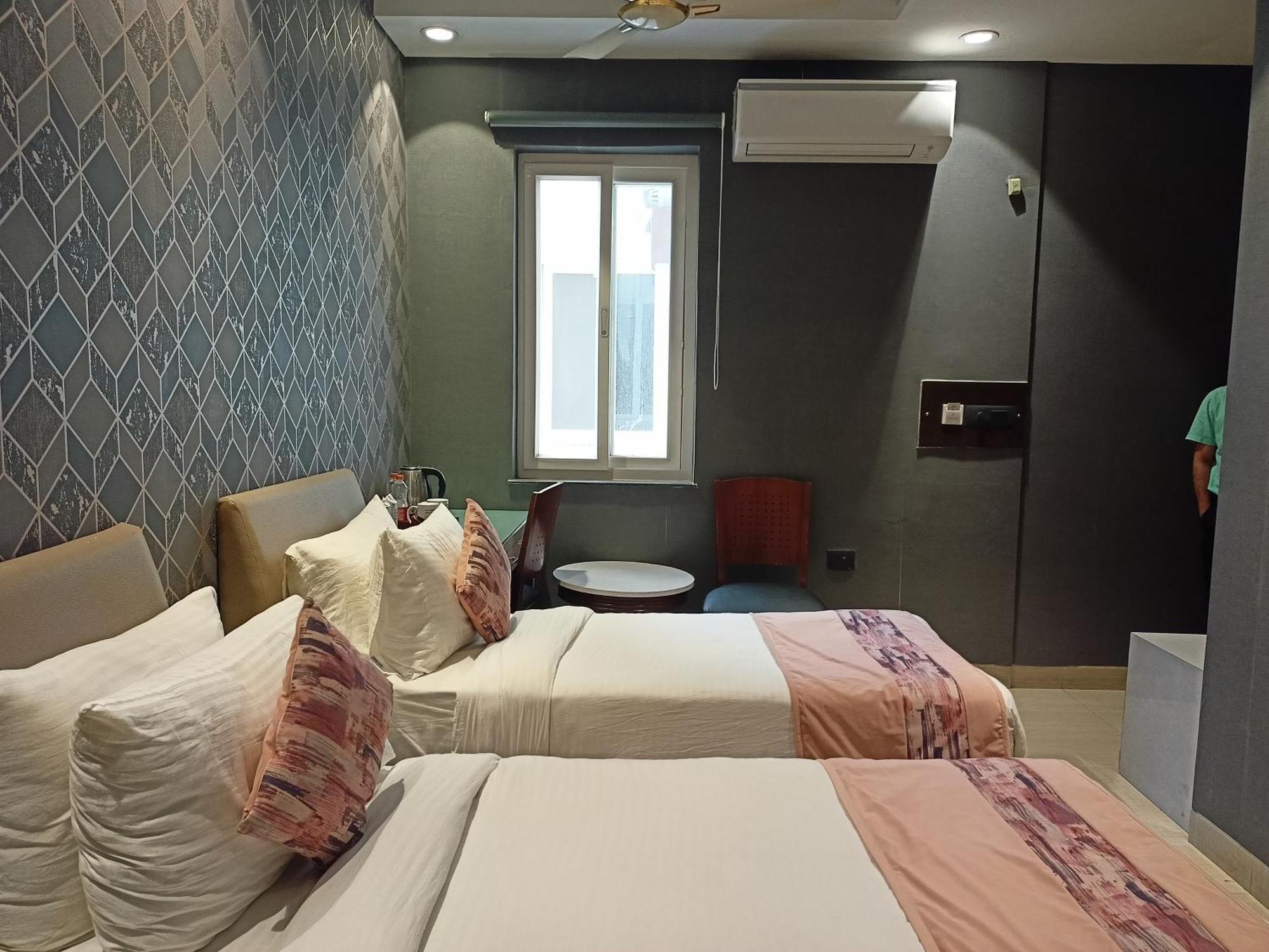 Cosy Grand, Chanakyapuri By The Cosy Hotels Нью-Делі Екстер'єр фото