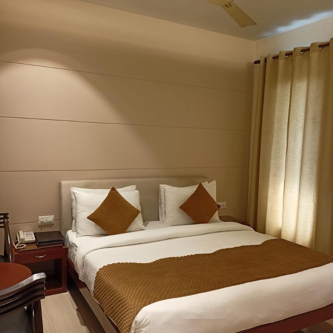 Cosy Grand, Chanakyapuri By The Cosy Hotels Нью-Делі Екстер'єр фото