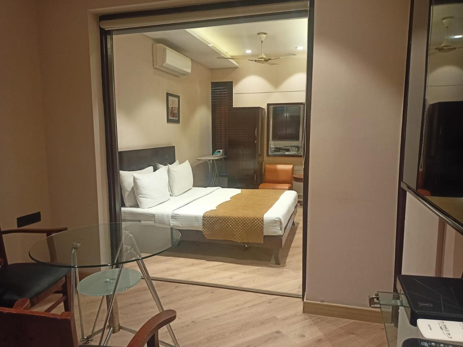 Cosy Grand, Chanakyapuri By The Cosy Hotels Нью-Делі Екстер'єр фото