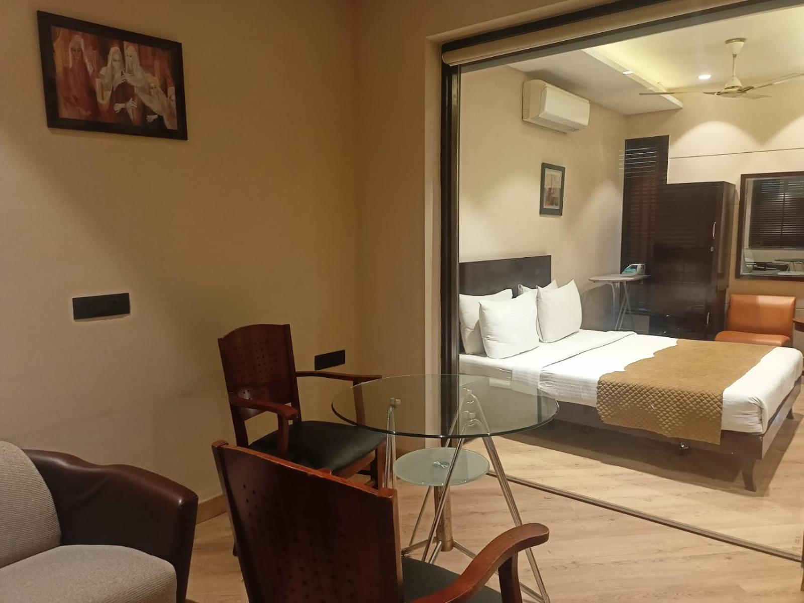 Cosy Grand, Chanakyapuri By The Cosy Hotels Нью-Делі Екстер'єр фото